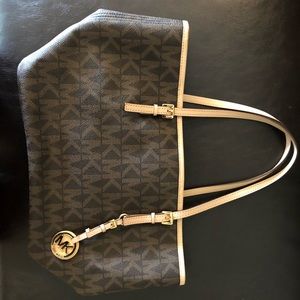 Real Michael Kors tote!!! Lightly used!!